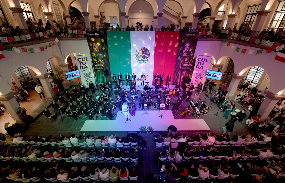 Noche de música y boleros en Palacio Municipal de Xalapa