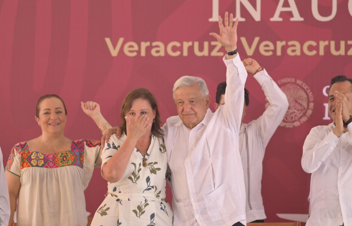 Acompañado de Nahle y Cuitláhuac, AMLO inauguró el Centro Cultural Leyes de Reforma