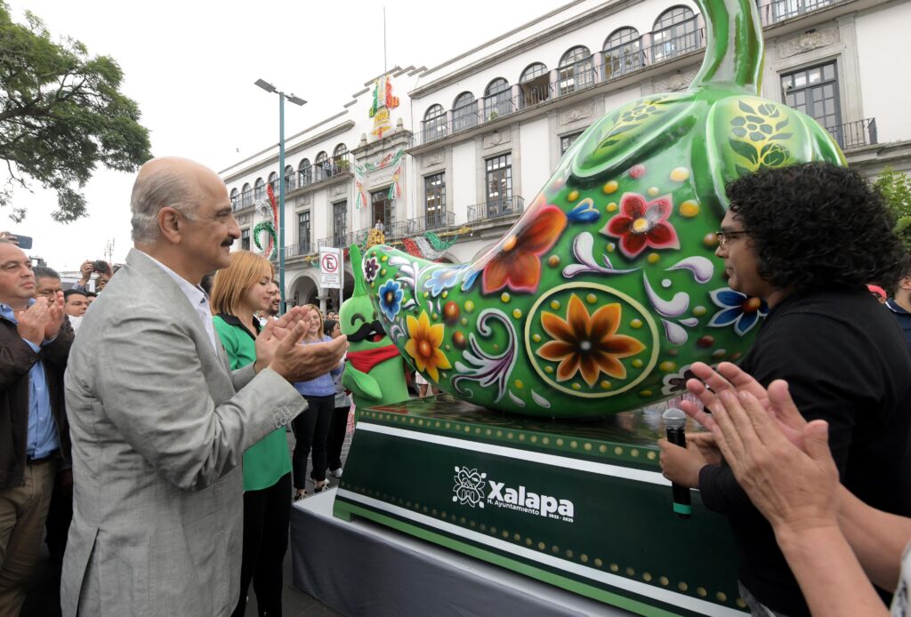 Se entregó reconocimiento póstumo a Mario Jiménez Cabrera, dueño de la fábrica de chiles “La Xalapeña”