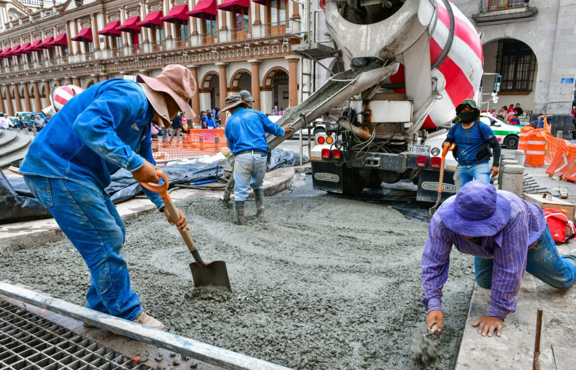 Inicia pavimentación en la calle Revolución