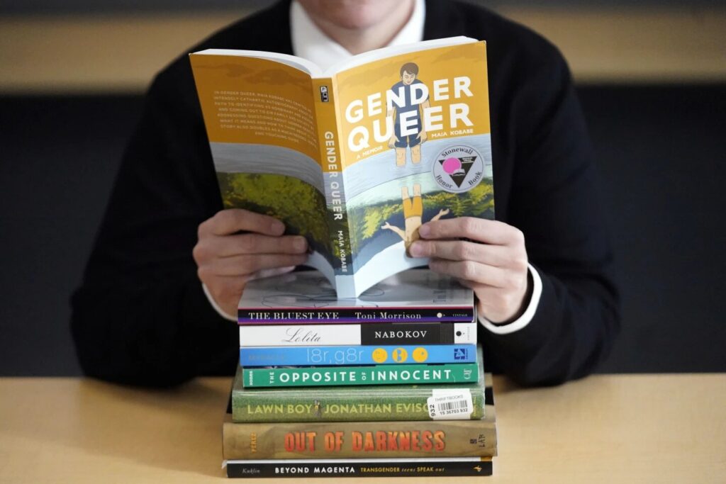 La Semana de los Libros Prohibidos comienza con mensajes contradictorios, ya que los informes muestran desafíos tanto al alza como a la baja.