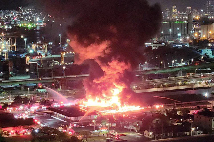 Incendio arrasa base militar de EU en Busan, Corea del Sur