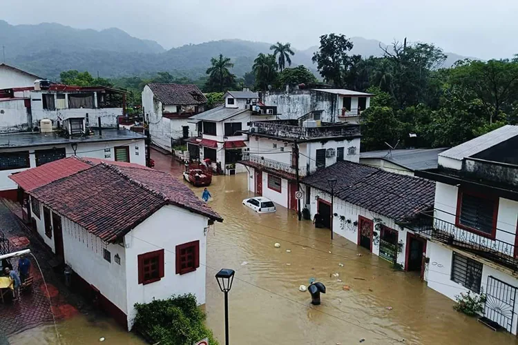 Pronostican lluvias intensas en el sur y sureste de México