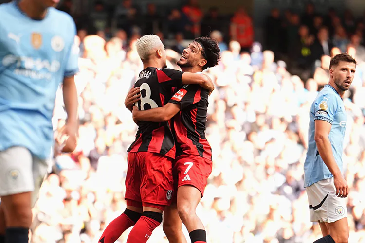 Raúl Jiménez logra asistencia de “fantasía” en partido entre Fulham y Manchester City