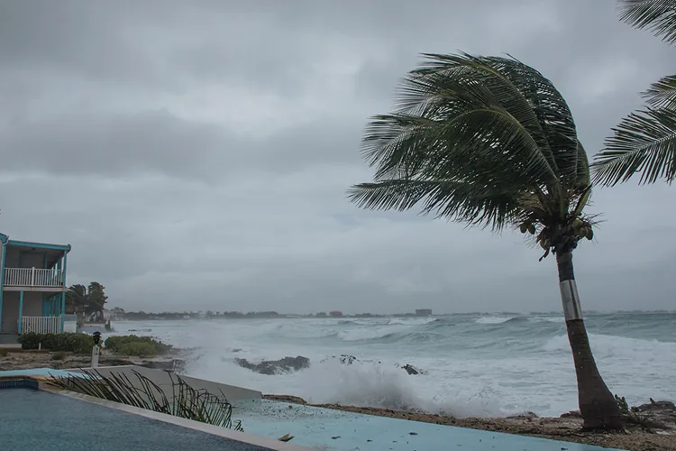 En Oaxaca, suspenden clases en 42 municipios del Istmo por alerta de tormenta tropical