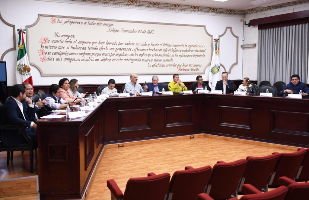 <blockquote class="twitter-tweet"><p lang="es" dir="ltr">En compañía del alcalde suplente, Alberto Islas Reyes, recibimos a la directora de los Pueblos Indígenas de Tierra Blanca, Deodora Bajando Cumplido y a habitantes de algunas comunidades, quienes plantearon temas de la región, entre ellos de educación, cultura y tradiciones. <a href="https://t.co/XnJeYVwYP9">pic.twitter.com/XnJeYVwYP9</a></p>— Ricardo Ahued Bardahuil (@ahuedricardo) <a href="https://twitter.com/ahuedricardo/status/1842298317092671623?ref_src=twsrc%5Etfw">October 4, 2024</a></blockquote> <script async src="https://platform.twitter.com/widgets.js" charset="utf-8"></script>