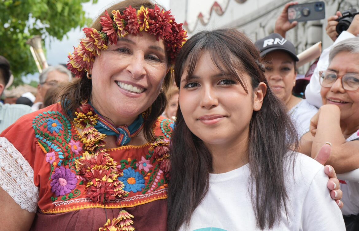 Claudia Sheinbaum reconoce a la veracruzana Ángela Olarzarán