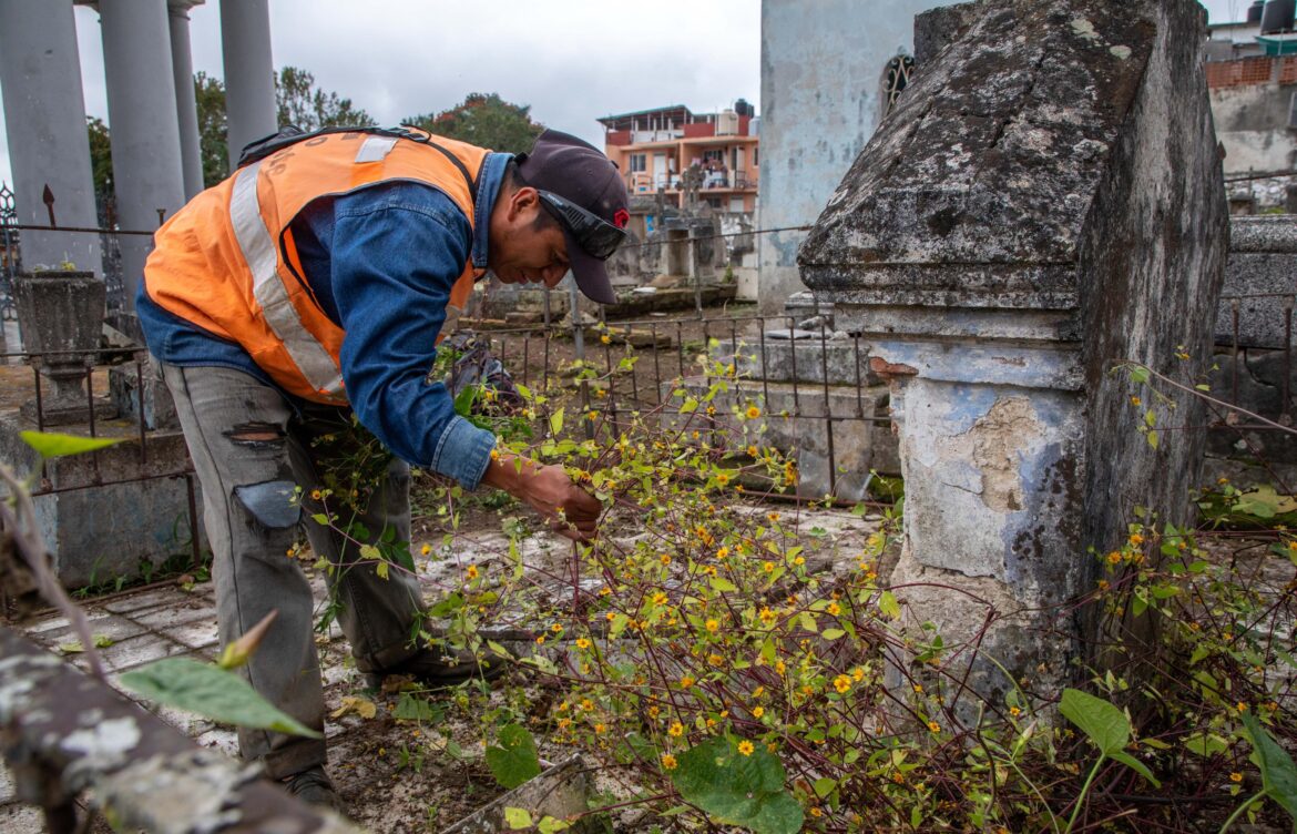 Emite PC Municipal recomendaciones por visita masiva a los panteones