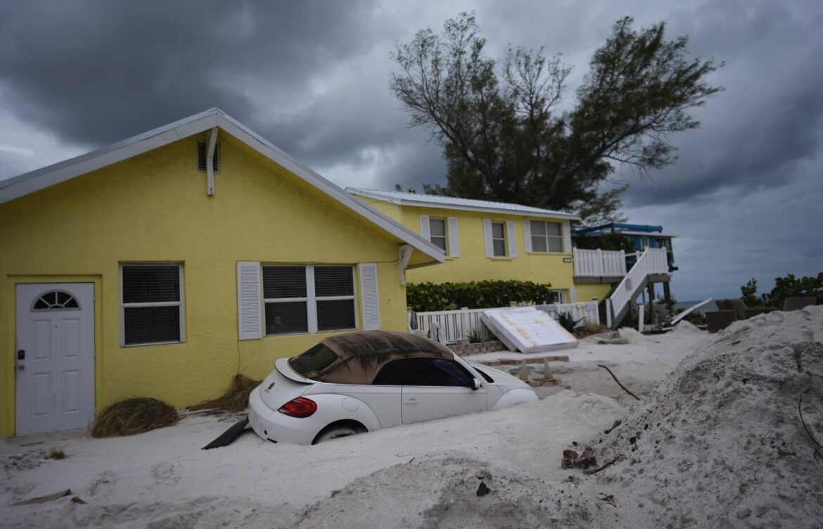 Huracán Milton: Fuertes vientos, lluvias y tornados azotan la costa oeste de Florida