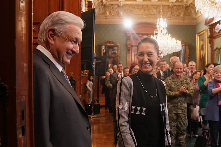 AMLO no se ha alejado de la vida pública, asegura Sheinbaum