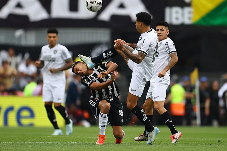 Botafogo conquista la Libertadores, aun con expulsión de Gregore por patada en la cara