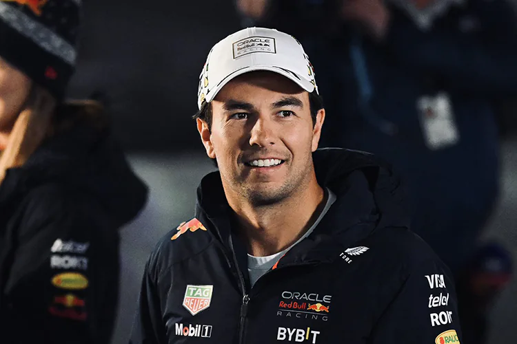 Checo Pérez y otros pilotos de F1 perciben fuerte olor a marihuana en GP de Las Vegas