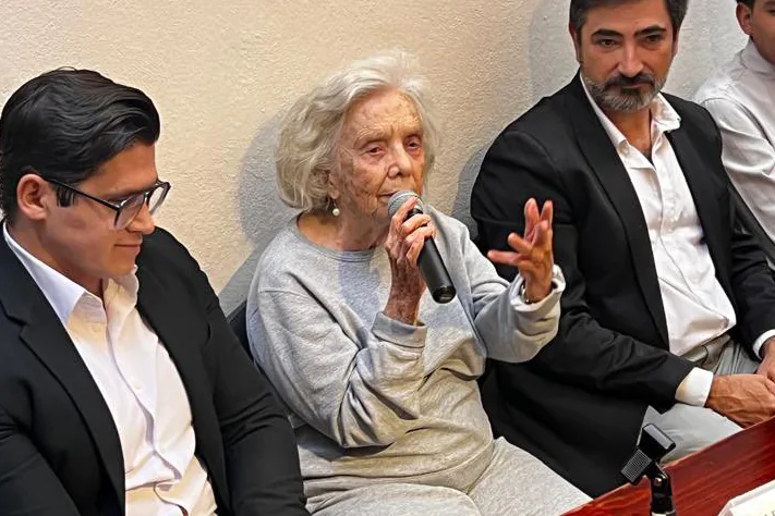 Elena Poniatowska critica recorte presupuestal a la cultura