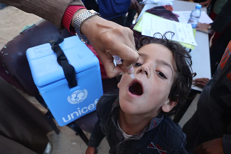 Ataque a centro de vacunación contra la polio en Gaza deja cuatro niños heridos