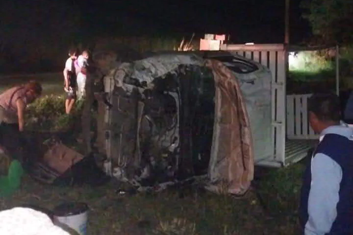 Volcadura en Cuitláhuac, Veracruz, deja dos muertos y seis heridos