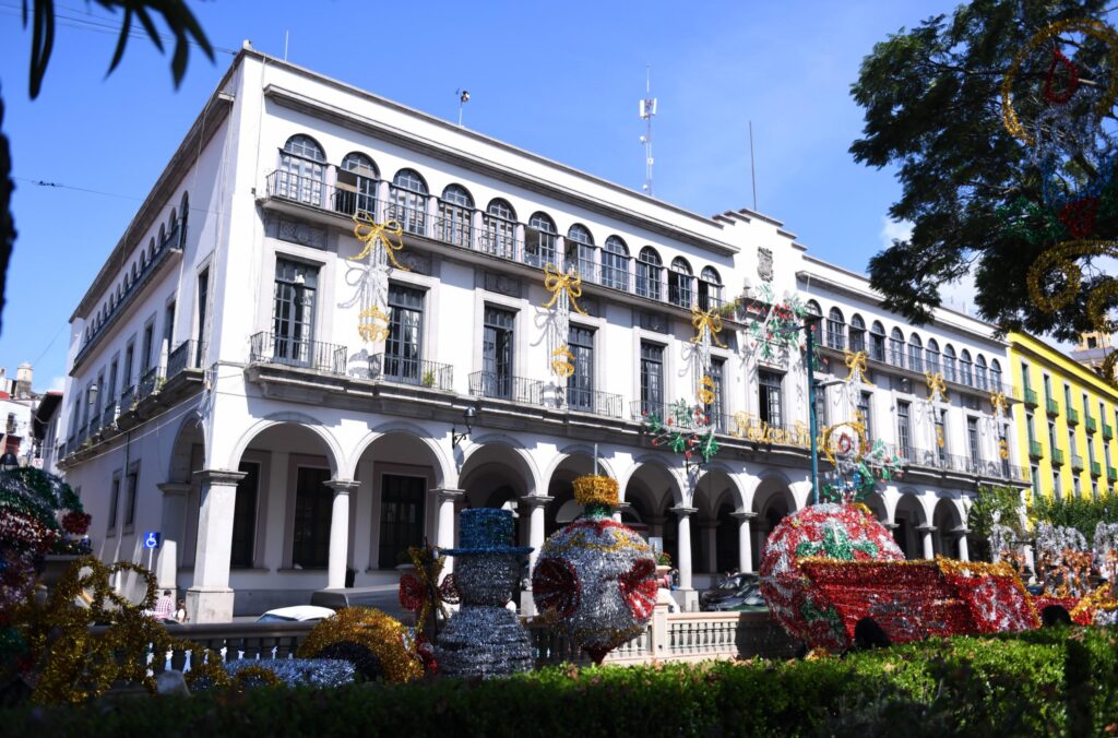 🚫🏛Este lunes 18 de noviembre, el Palacio Municipal permanecerá cerrado por la conmemoración del 114° aniversario de la Revolución Mexicana🇲🇽Se establecerán guardias con personal de confianza para atender a la ciudadanía. 👩🏻‍💼👨🏽‍💼#TrabajoYTransparencia#RevoluciónMexicana #Xalapa pic.twitter.com/SmuVCRVt0r— Ayuntamiento de Xalapa (@AytoXalapa) November 14, 2024