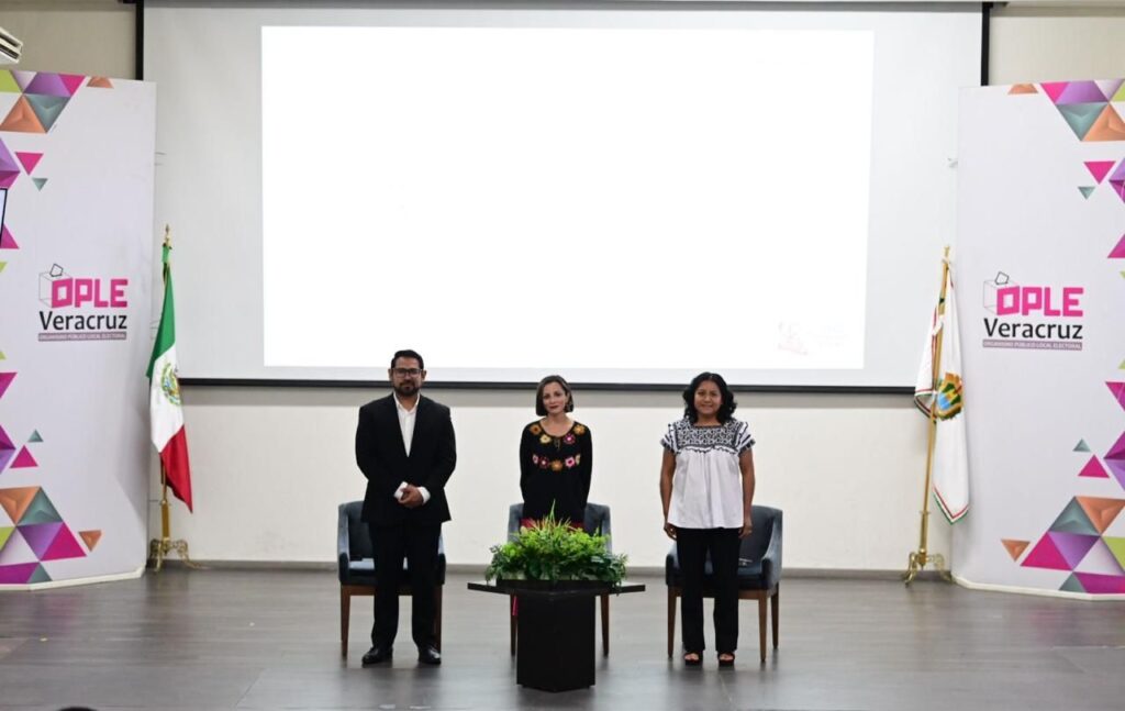 #ActividadesOPLEV 🗳️ El @ople_Ver en colaboración con el Instituto Nacional de los Pueblos Indígenas (@INPImx), llevaron a cabo la Capacitación 👩🏫🧑🏫y presentación del Catálogo Nacional de Pueblos y Comunidades Indígenas y Afromexicanos. Se contó con la participación de la… pic.twitter.com/hcbdMZE2HB— OPLE Veracruz 🗳️ (@ople_Ver) November 15, 2024