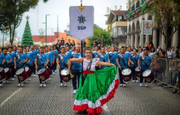 Familias xalapañeas disfrutaron del desfile conmemorativo por el 114 aniversario del inicio de la Revolución Mexicana, con la participación de más de mil 500 personas. pic.twitter.com/5enFSKoQc9— Ricardo Ahued Bardahuil (@ahuedricardo) November 20, 2024