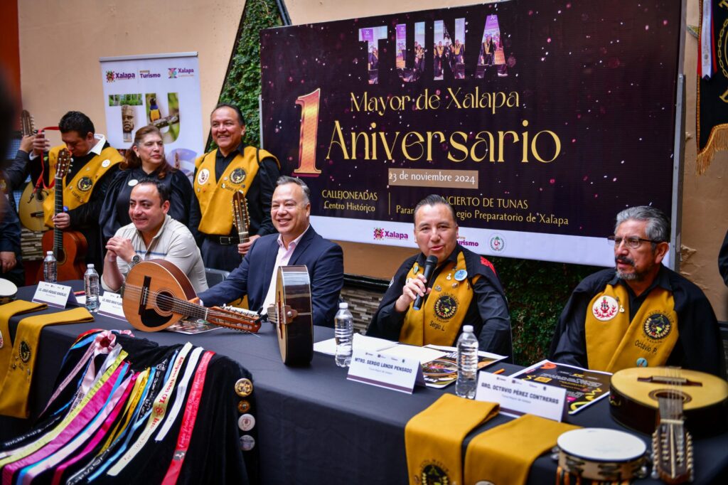 Tenemos el honor de invitarles a la presentación del libro "Xalapa, un vuelo a su pasado", una obra que nos invita a redescubrir la historia de nuestra ciudad. Esperamos su presencia este viernes 8 de noviembre en la Sala de Cabildo de Palacio Municipal. pic.twitter.com/cHGmFuMpoY— Ricardo Ahued Bardahuil (@ahuedricardo) November 5, 2024