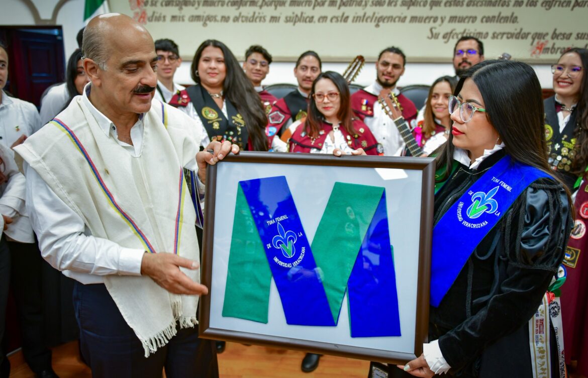 Recibe Ricardo Ahued a integrantes de Tunas Universitarias de Colombia