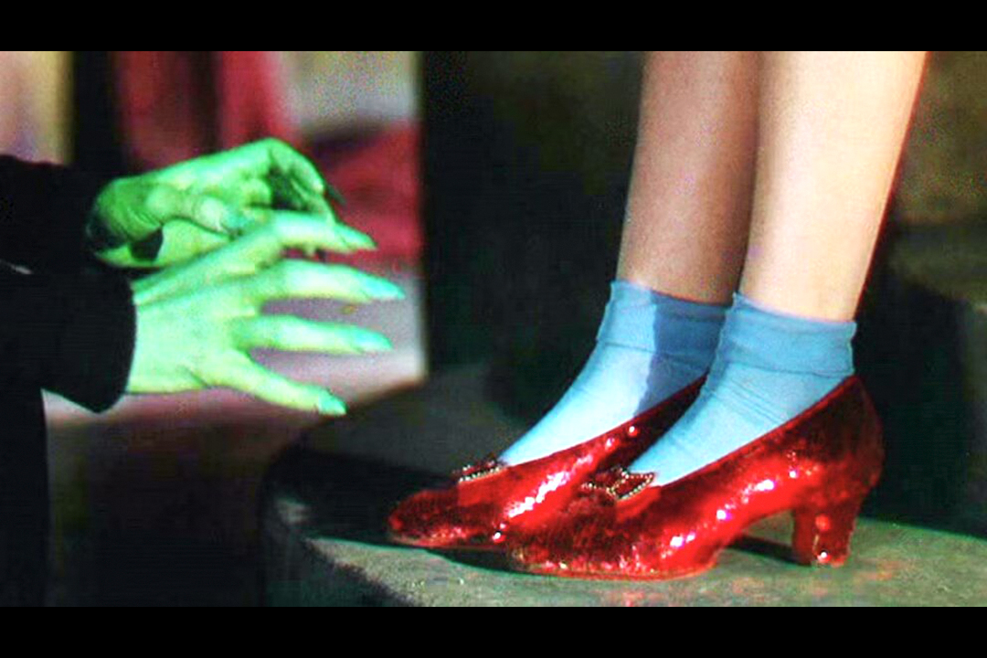 Zapatillas rojas usadas por Judy Garland en ‘El Mago de Oz’ serán subastadas por cifra millonaria