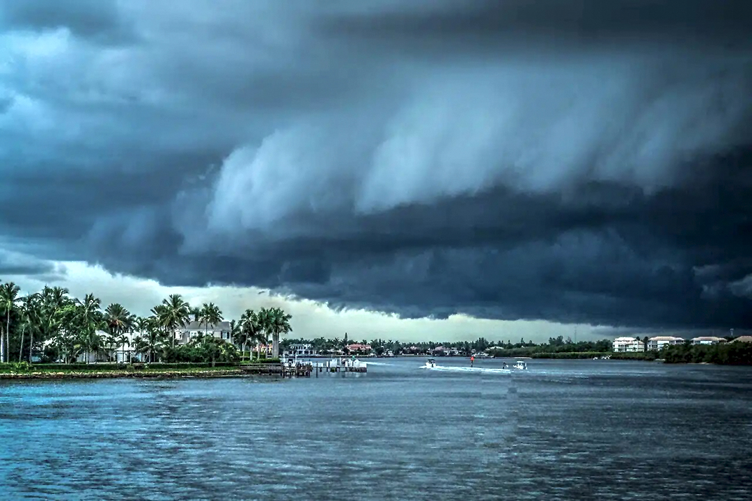 Sara se localiza a 325 km al sur-sureste de Puerto Costa Maya, Quintana Roo