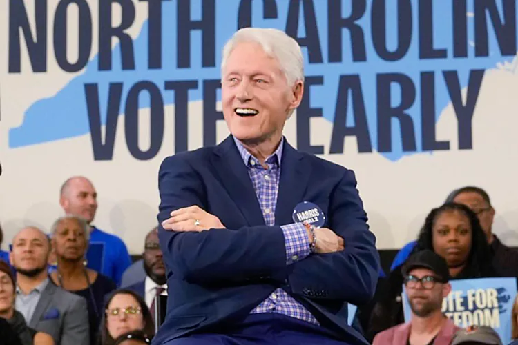 Bill Clinton es dado de alta tras ser tratado por gripe