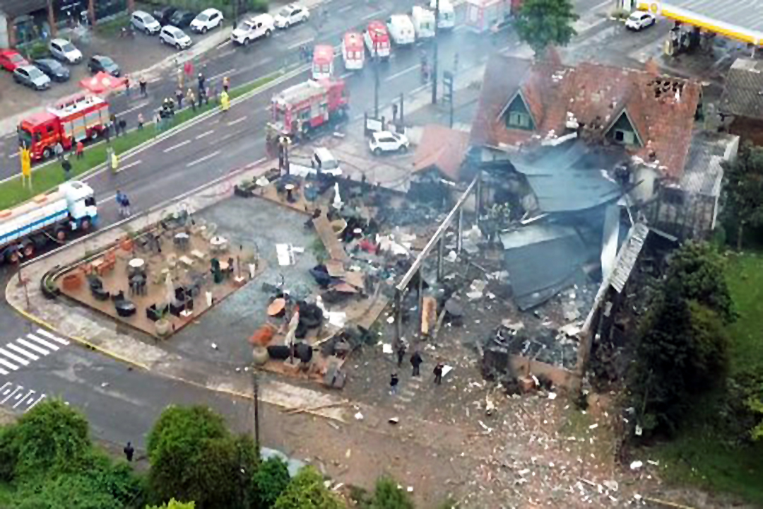 Avioneta cae en zona comercial de Gramado, Brasil: 10 muertos y 17 heridos