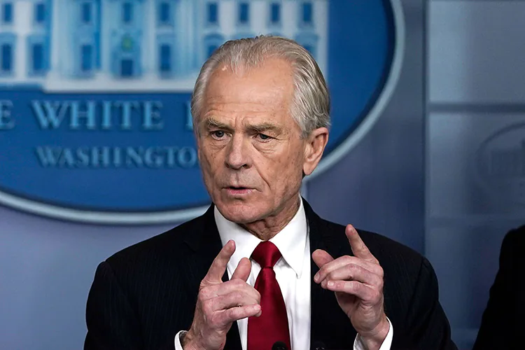 Trump designa a Peter Navarro como asesor de Comercio; estuvo en prisión por desacato