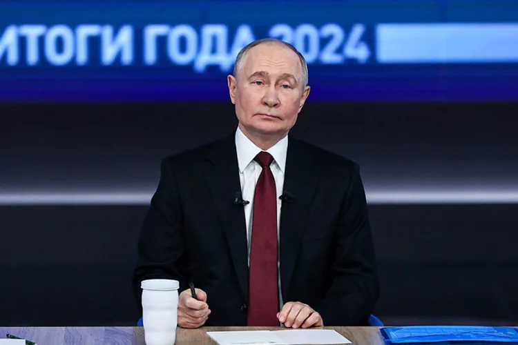 Putin: Guerra con Ucrania vuelve a Rusia “mucho más fuerte”; aceptaría diálogo con Trump