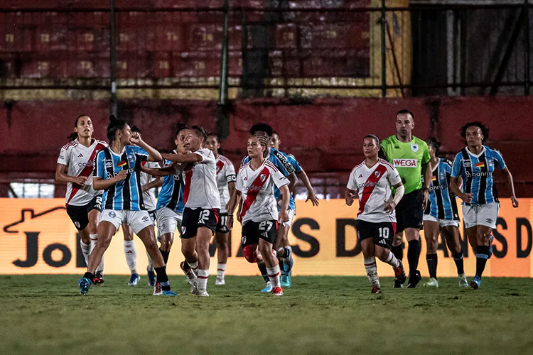 Jugadoras de River Plate salen de prisión tras presuntos actos de racismo