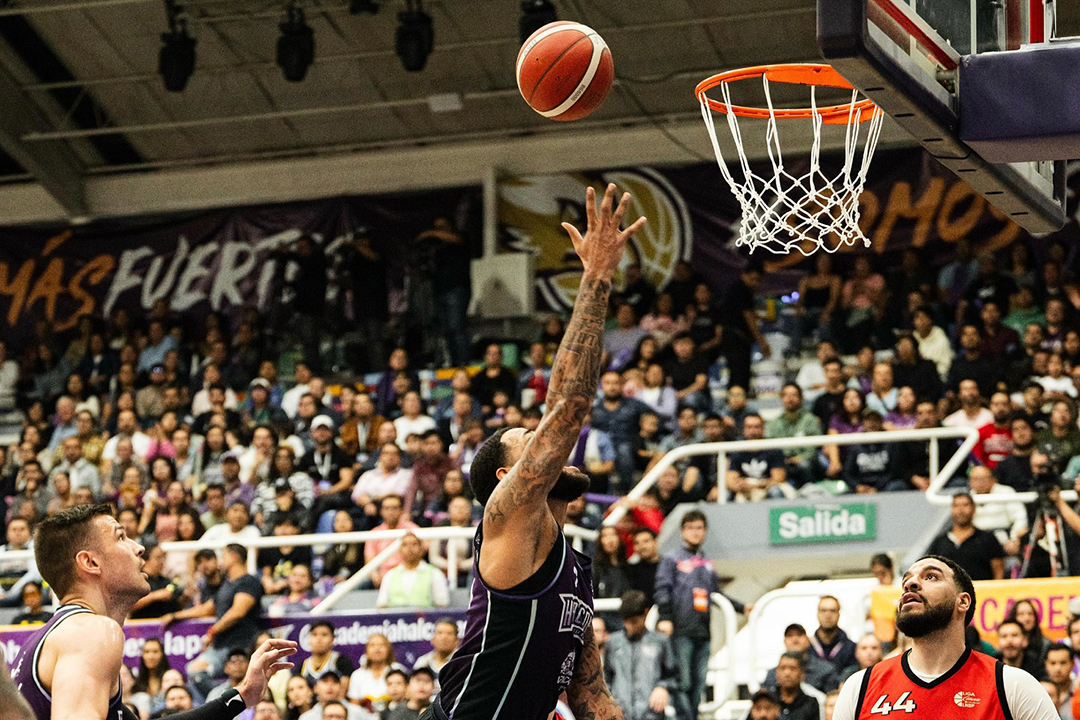 Halcones de Xalapa vuela en casa y se acerca en la Serie Final