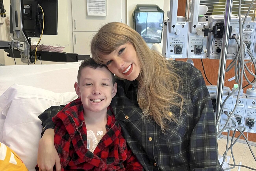 Sorprende Taylor Swift a pacientes de hospital infantil