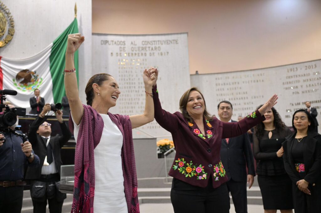 <blockquote class="twitter-tweet"><p lang="es" dir="ltr">Hoy inicia un nuevo capítulo lleno de esperanza para <a href="https://twitter.com/hashtag/Veracruz?src=hash&ref_src=twsrc%5Etfw">#Veracruz</a>, con un gobierno comprometido con el futuro y bienestar de todas y todos. <a href="https://twitter.com/hashtag/NosVaAIrMuyBien?src=hash&ref_src=twsrc%5Etfw">#NosVaAIrMuyBien</a> <a href="https://twitter.com/hashtag/PorAmorAVeracruz?src=hash&ref_src=twsrc%5Etfw">#PorAmorAVeracruz</a> <a href="https://t.co/UOG4ZeSJYl">pic.twitter.com/UOG4ZeSJYl</a></p>— Rocío Nahle (@rocionahle) <a href="https://twitter.com/rocionahle/status/1863103561992671387?ref_src=twsrc%5Etfw">December 1, 2024</a></blockquote> <script async src="https://platform.twitter.com/widgets.js" charset="utf-8"></script>