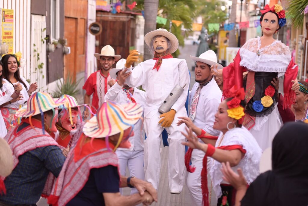 Este 31 de diciembre, celebramos el fin de año con 'El Viejo' 👨🦳 en Veracruz, tradición que nos une y nos llena de alegría. En colaboración con la @SECVERoficial y @SECTUR_Veracruz ¡DESPIDAMOS EL AÑO VIEJO con alegría! 🎇🎊#PorAmorAVeracruz pic.twitter.com/S7jnmeOt8l— Rocío Nahle (@rocionahle) December 9, 2024