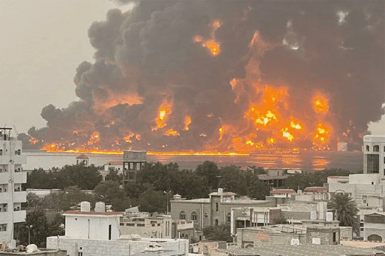 Israel ataca aeropuerto de Saná, en Yemen; jefe de la OMS iba a abordar vuelo