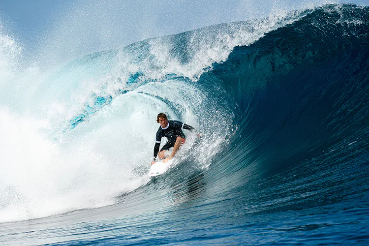 Alan Cleland logra histórica clasificación al Tour Mundial de Surf 2025