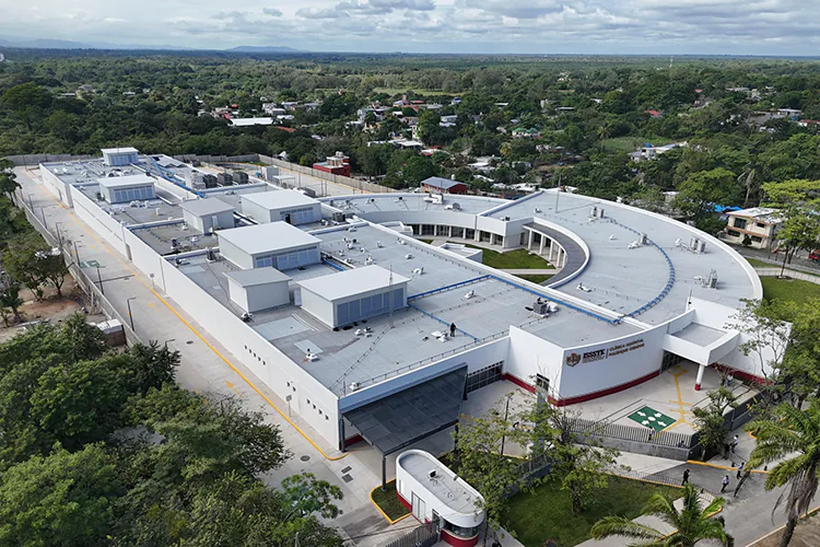 En Palenque, Chiapas, Martí Batres inaugura Clínica Hospital del ISSSTE