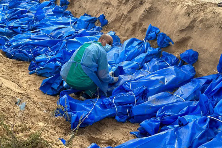 En Chihuahua, hallan 72 cuerpos en fosas clandestinas; Sheinbaum confirma indagatoria