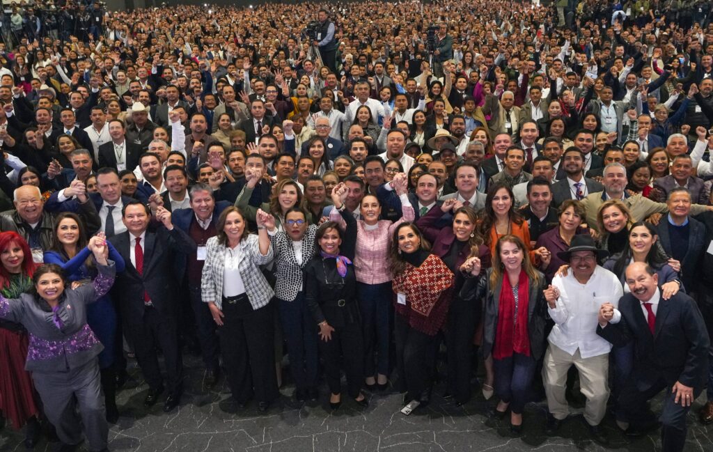 Hoy nos reunimos con las y los alcaldes de todo el país, así como gobernadoras y gobernadores. La misión de todas y todos nosotros es servir al pueblo de México con honestidad y amor. pic.twitter.com/tikY6im8ET— Claudia Sheinbaum Pardo (@Claudiashein) January 16, 2025