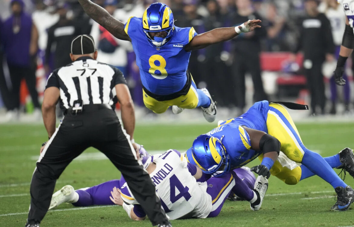 Los dominantes Rams se sienten como en casa en Arizona y dan paliza a los Vikings