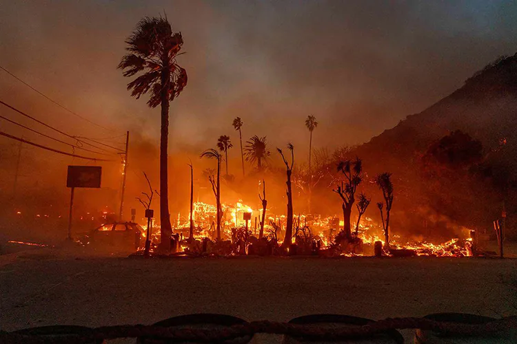 ¿Incendios en Los Ángeles se dan por el cambio climático?