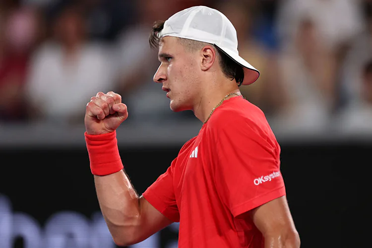 Jakub Mensik, de 19 años, elimina a Casper Ruud en el Abierto de Australia