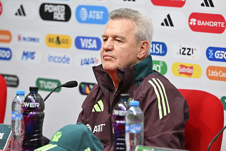 Javier Aguirre espera que en el Tri “no se hagan pequeñitos” ante River Plate