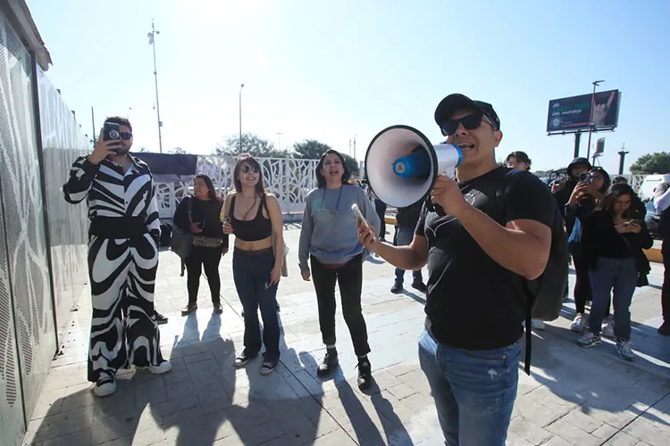 Marilyn Cote, al bote: Mr. Doctor lidera protesta contra psiquiatra charlatana