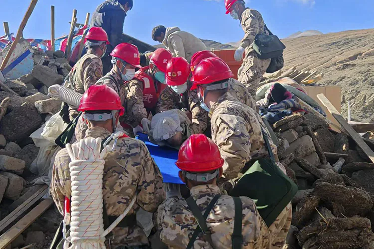 Terremoto en el Tíbet deja más de un centenar de muertos y graves daños