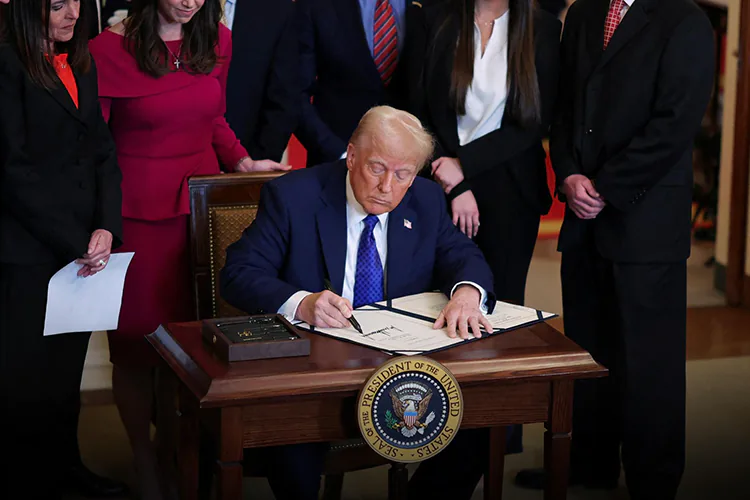 Trump firma Ley Laken Riley; permite arresto de migrantes por cargos menores