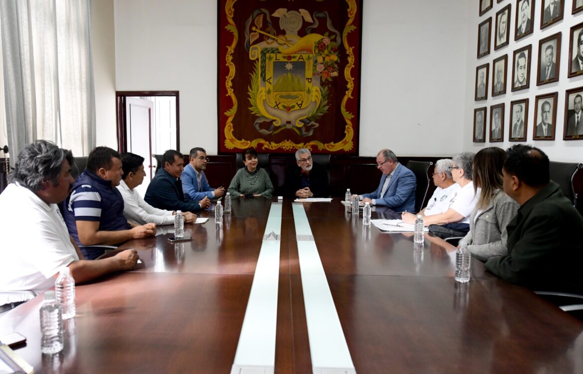 Recibe Alberto Islas a cronistas del estado