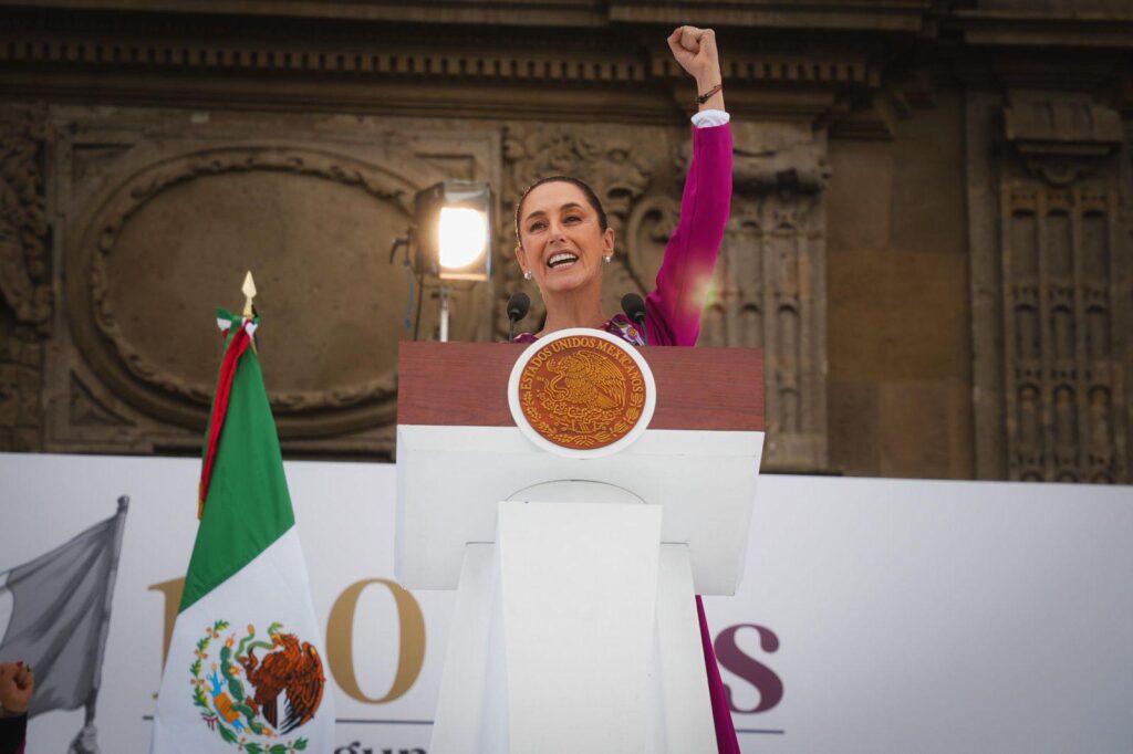 El pueblo acompaña a la presidenta @Claudiashein durante el informe por los primeros 100 días de gobierno en el Zócalo de la Ciudad de México, donde reportó avances en acciones y programas. pic.twitter.com/Le0HTGBJ04— Gobierno de México (@GobiernoMX) January 12, 2025