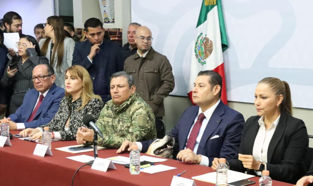 En la #MañaneraDePuebla dimos a conocer temas importantes en materia de #Seguridad👮🏻👮🏻‍♂️, #Salud 🏥, #Turismo 🏔️ y #CasasVioleta 🟣.Nos alineamos al proyecto humanista de nuestra presidenta, la Dra. @Claudiashein.#PorAmorAPuebla#PensarEnGrande pic.twitter.com/qJw4EGmQkW— Alejandro Armenta (@armentapuebla_) January 13, 2025